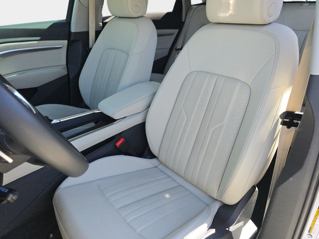Used 2024 Audi Q8 e-tron Premium Plus w/ Premium Plus Package AWD/4WD image 18