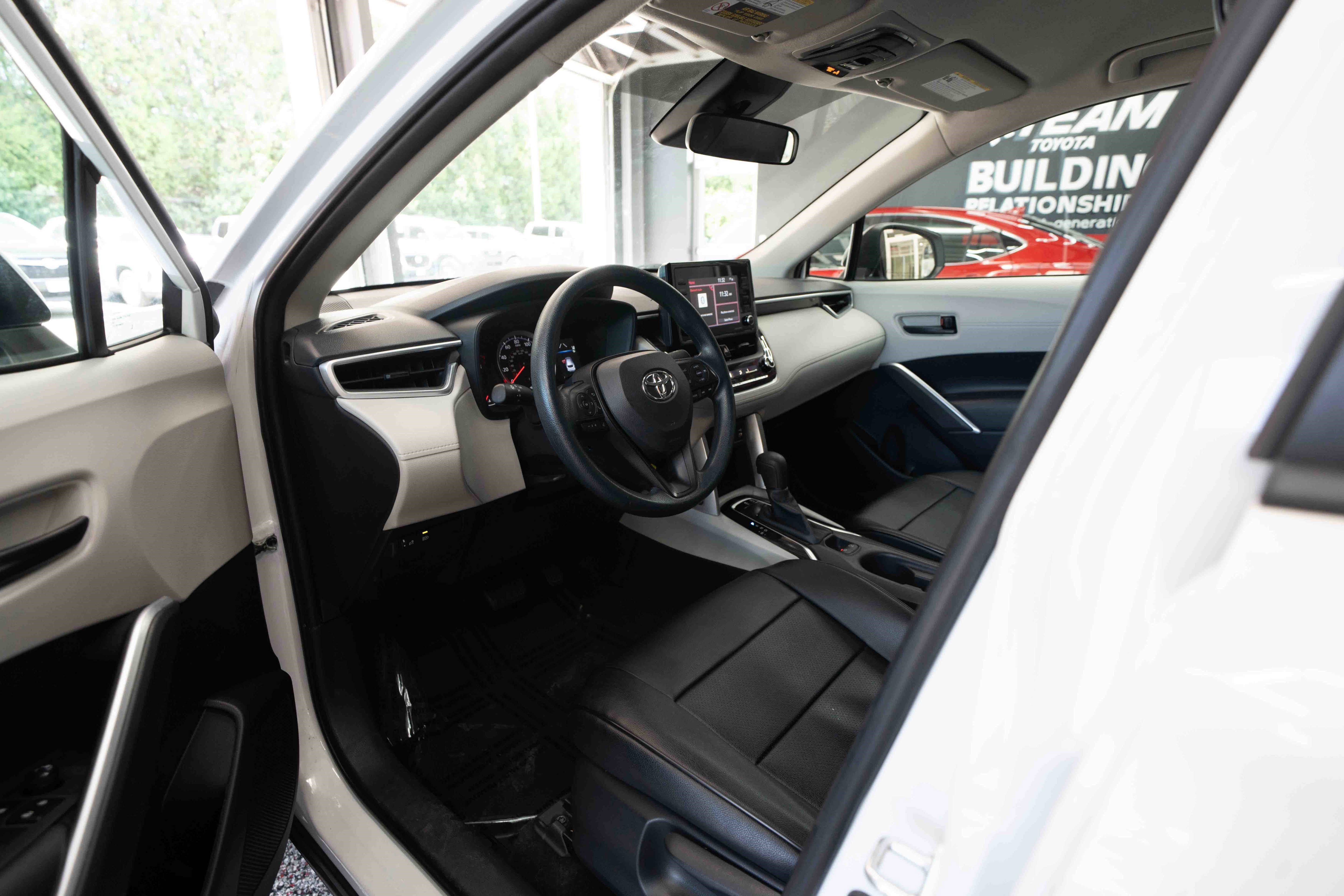 Used 2022 Toyota Corolla Cross L AWD/4WD image 8