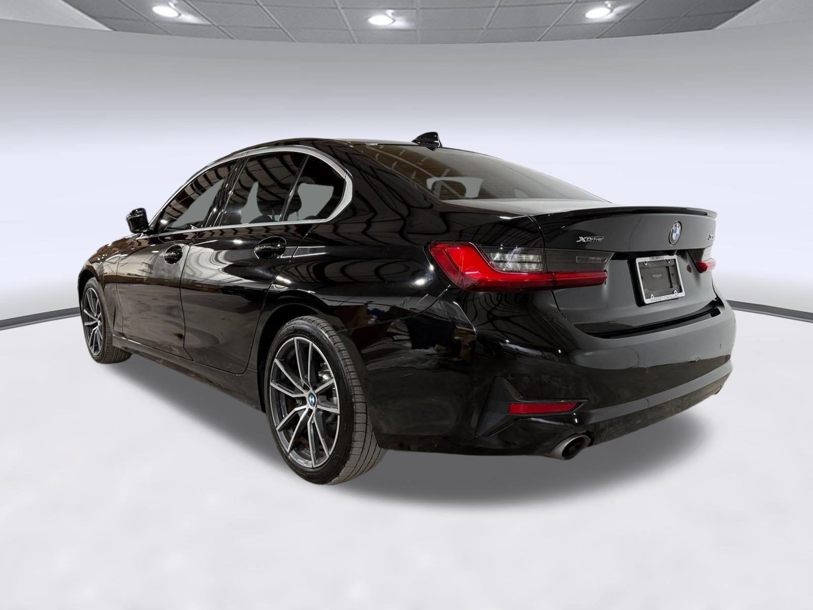 Used 2021 BMW 330i xDrive Sedan w/ Premium Package AWD/4WD image 3