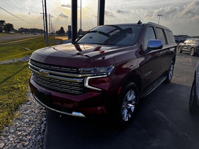 Used 2024 Chevrolet Suburban Premier w/ Premium Package image 5