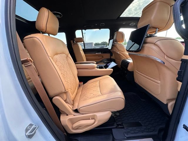 Used 2025 Jeep Grand Wagoneer Series III w/ Rear Seat Video Group 1 AWD/4WD image 33