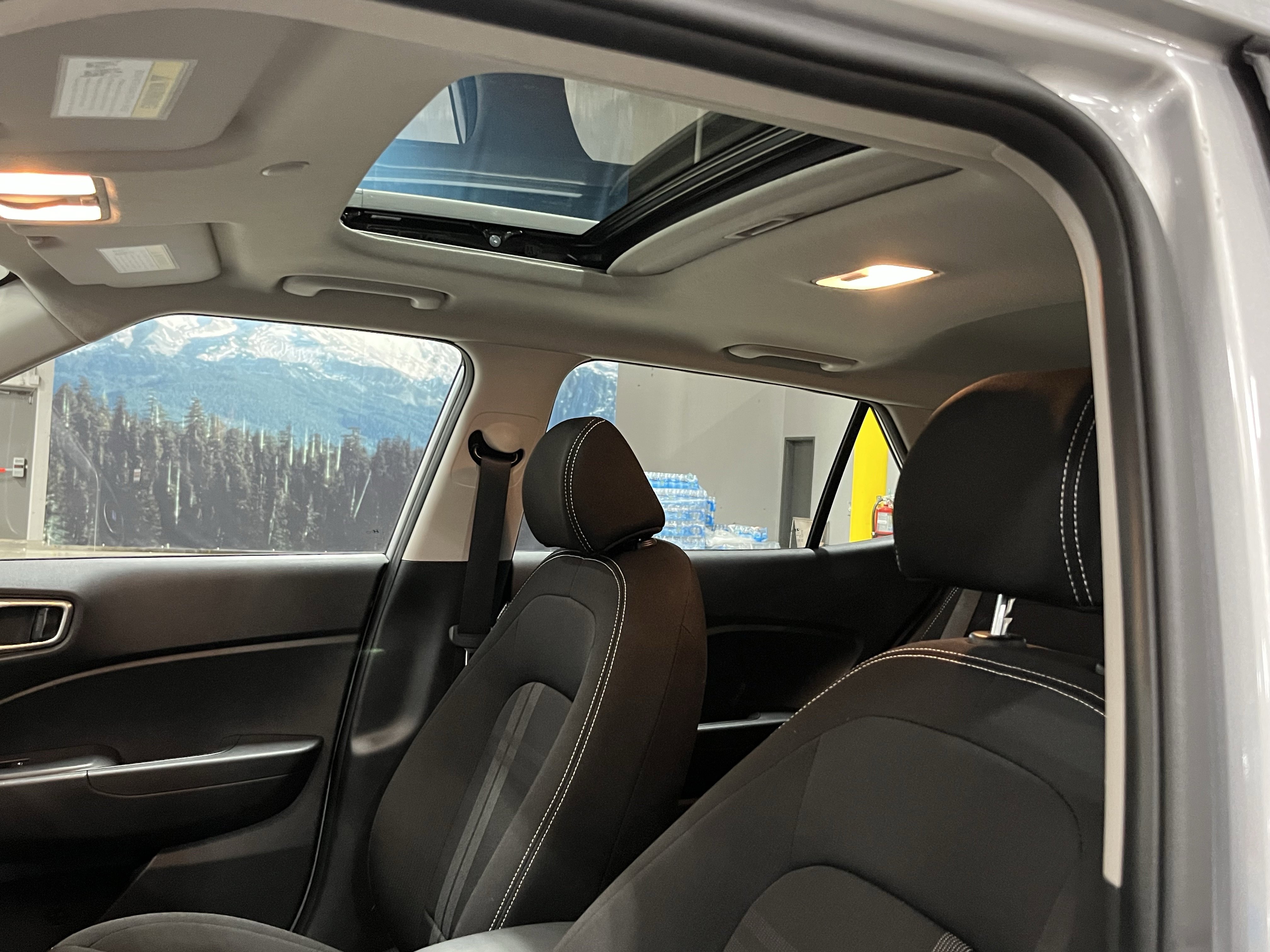 Used 2025 Hyundai Venue SEL FWD image 18