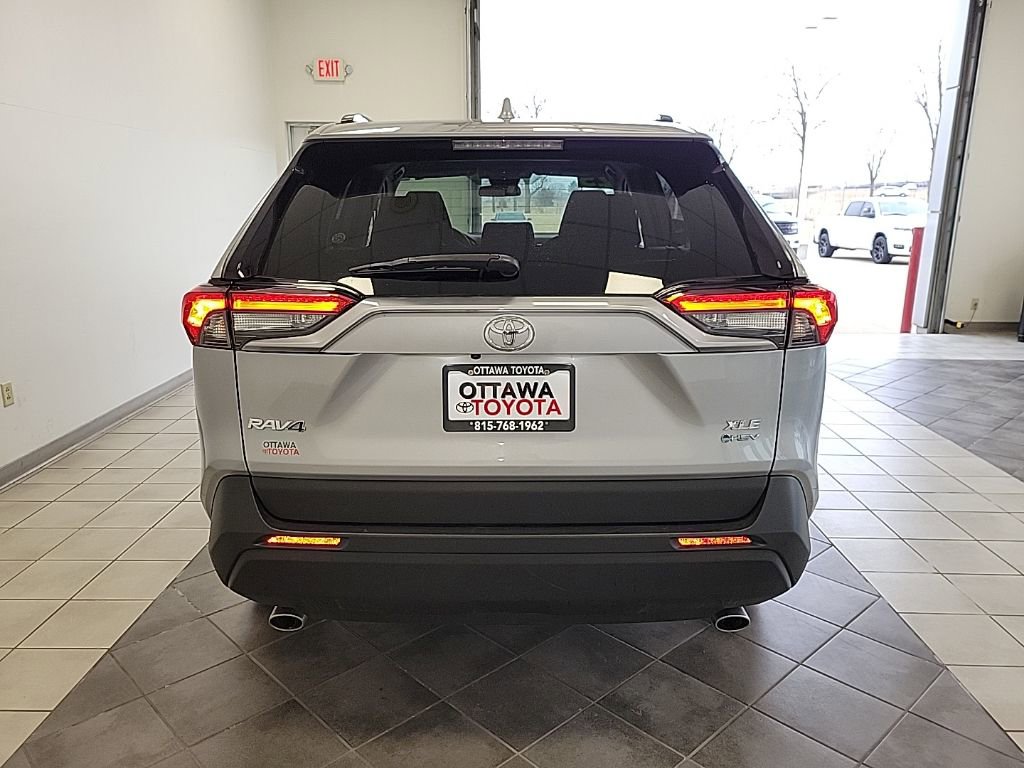 Used 2025 Toyota RAV4 XLE image 6