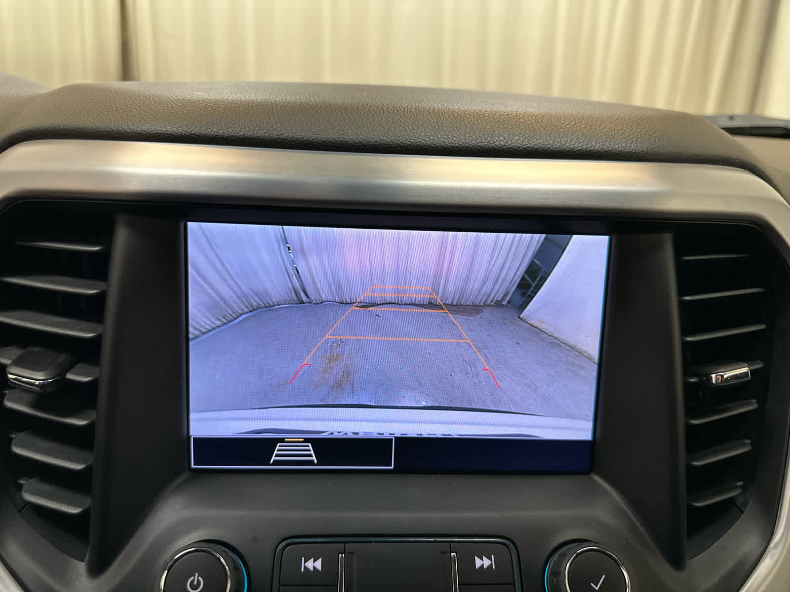 Certified 2023 GMC Acadia SLE w/ Driver Convenience Package AWD/4WD image 17