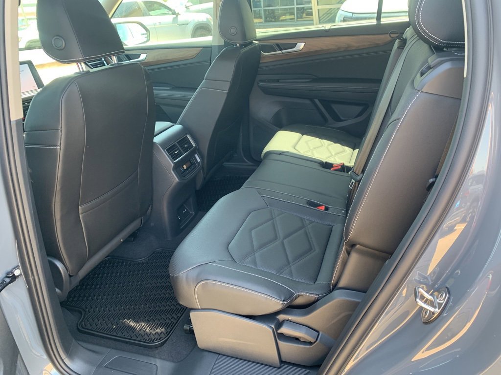 New 2025 Volkswagen Atlas SE image 10