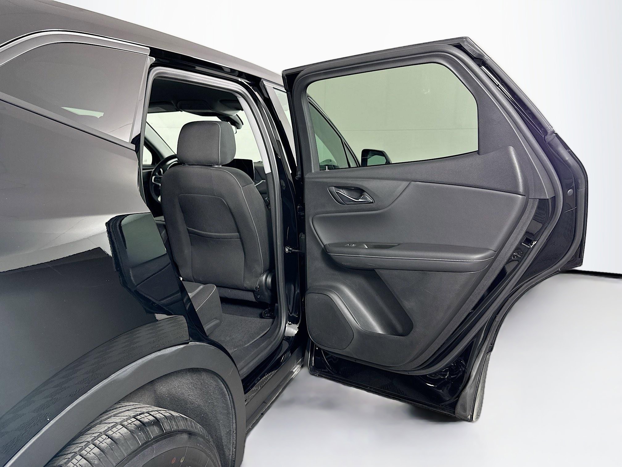 Used 2025 Chevrolet Blazer LT FWD image 28