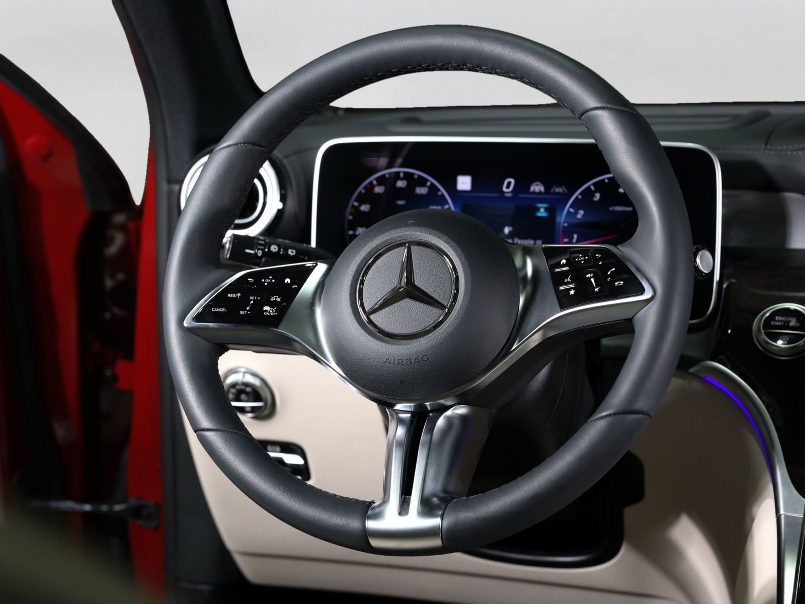 Used 2025 Mercedes-Benz GLC 300 4MATIC image 29