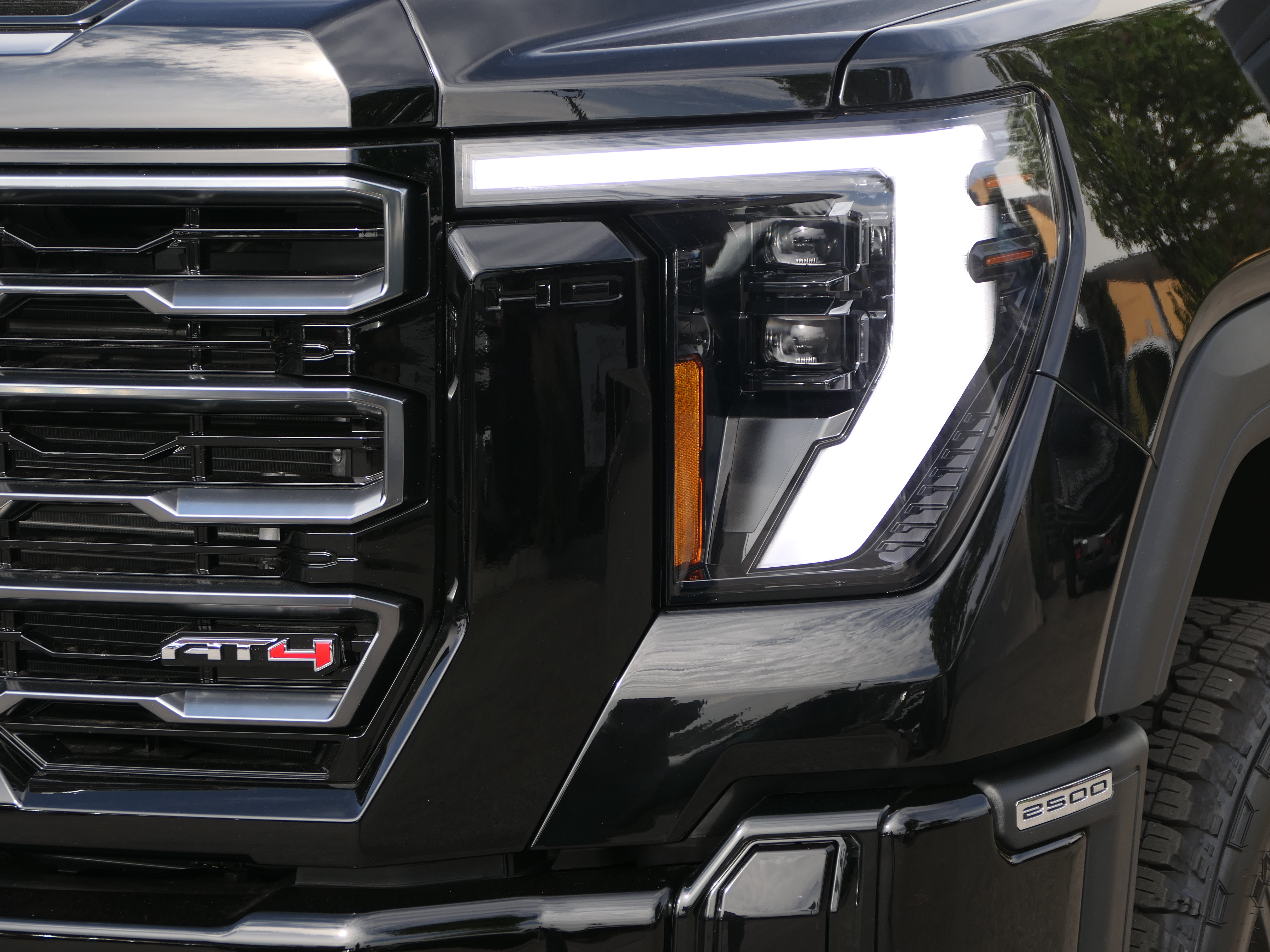 New 2026 GMC Sierra 2500 AT4 w/ AT4 Premium Plus Package AWD/4WD image 9