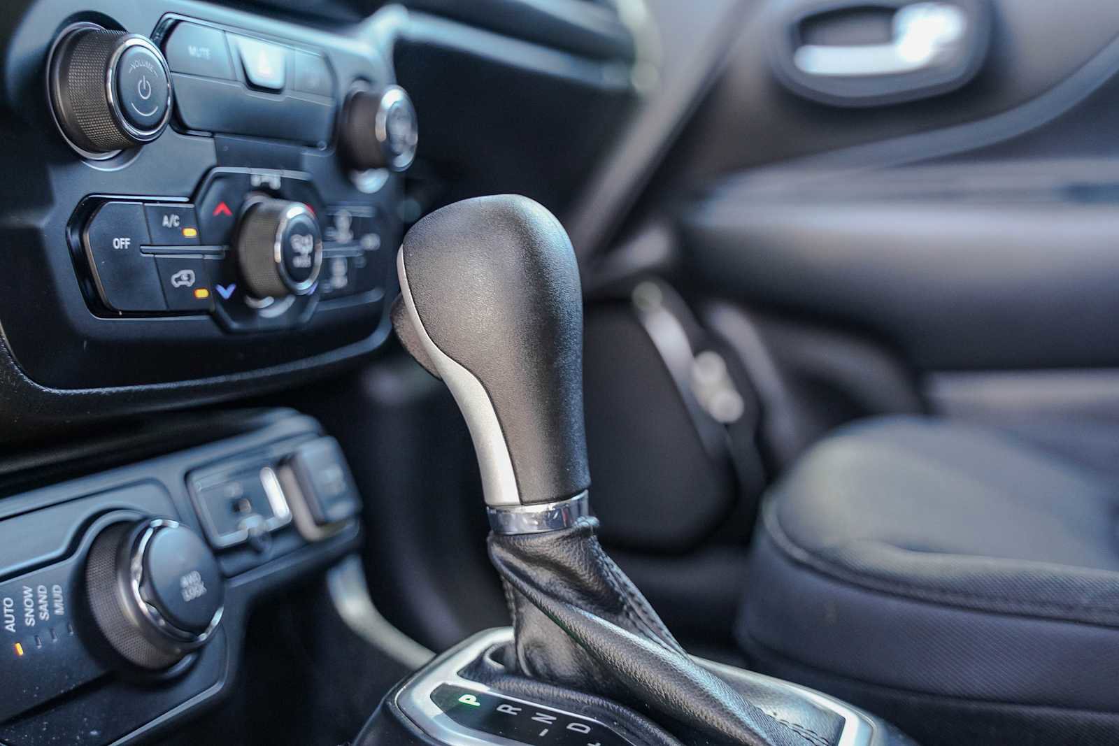 Used 2020 Jeep Renegade Altitude image 21