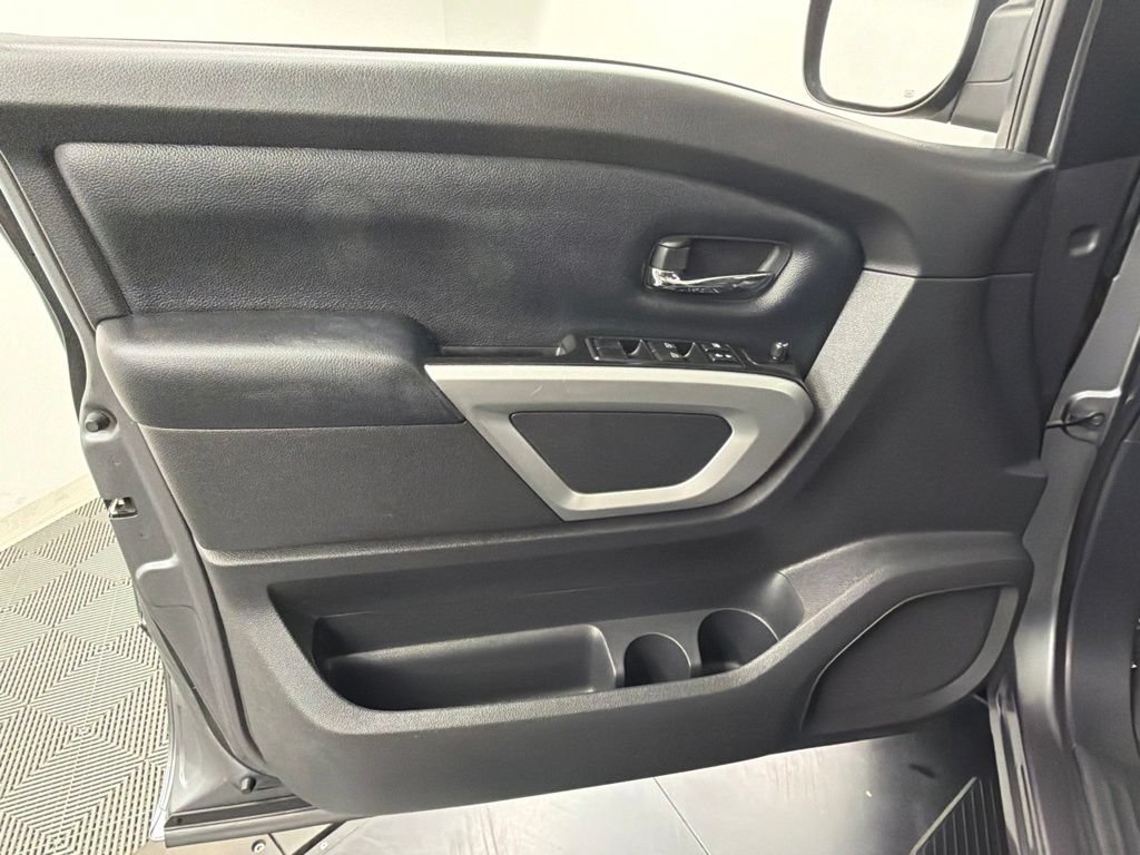Used 2018 Nissan Titan SV RWD image 19