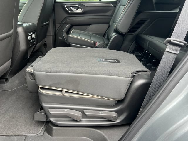 Used 2024 GMC Yukon SLT w/ SLT Luxury Package AWD/4WD image 6