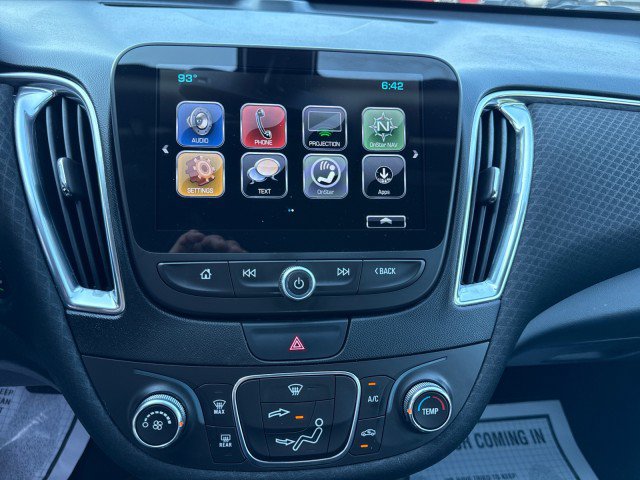 Used 2018 Chevrolet Malibu LT FWD image 19