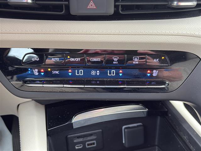 Used 2022 Buick Envision Avenir w/ Technology Package II image 23