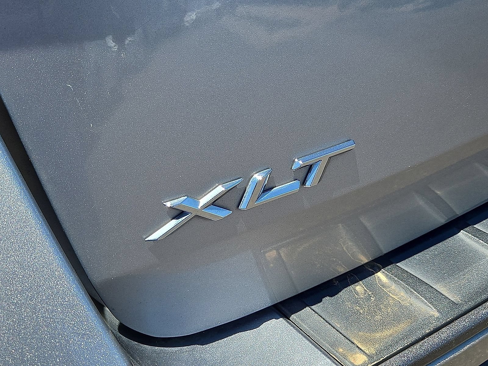 Used 2021 Ford Explorer XLT w/ Equipment Group 202A AWD/4WD image 11