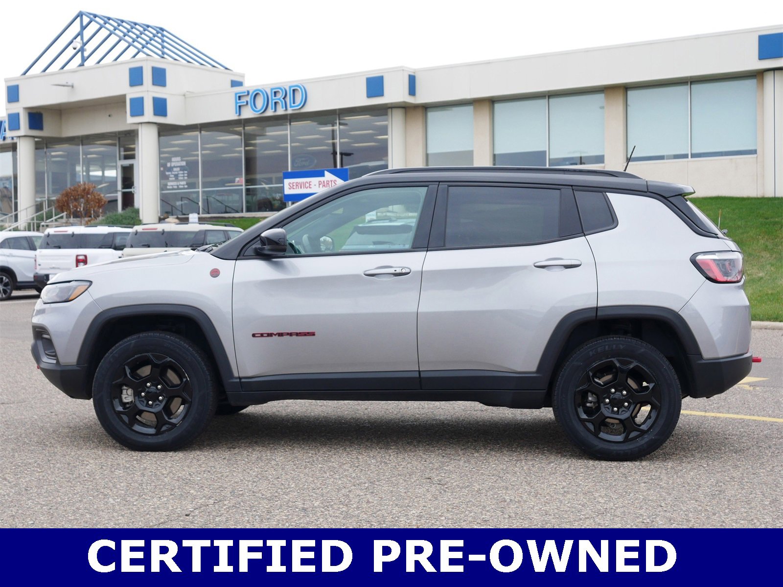 Used 2024 Jeep Compass Trailhawk image 2
