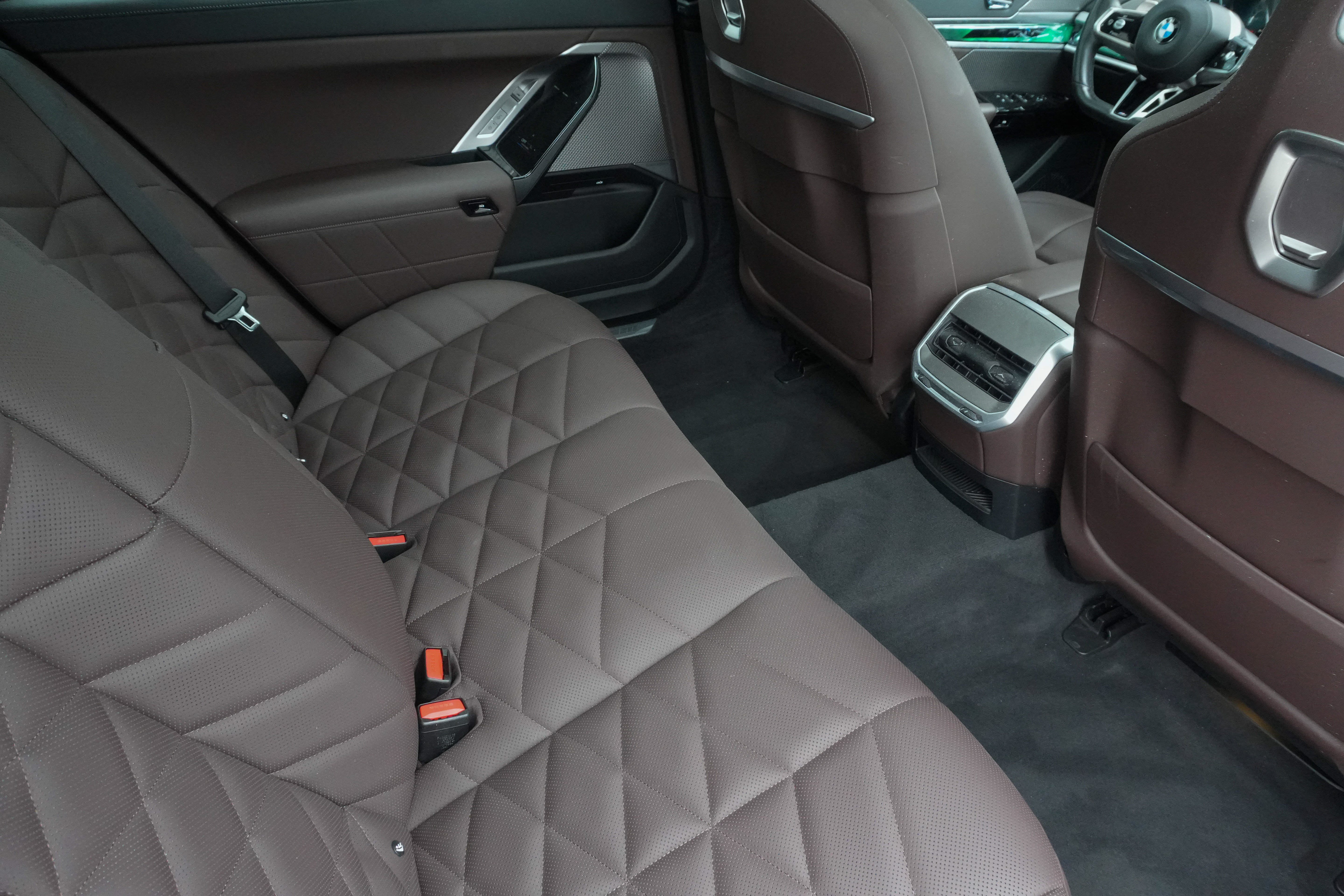 Certified 2023 BMW 740i RWD image 32
