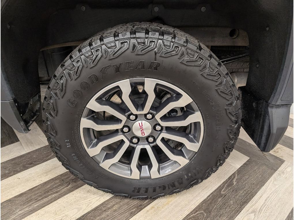 Used 2023 GMC Sierra 1500 AT4 w/ Technology Package AWD/4WD image 20