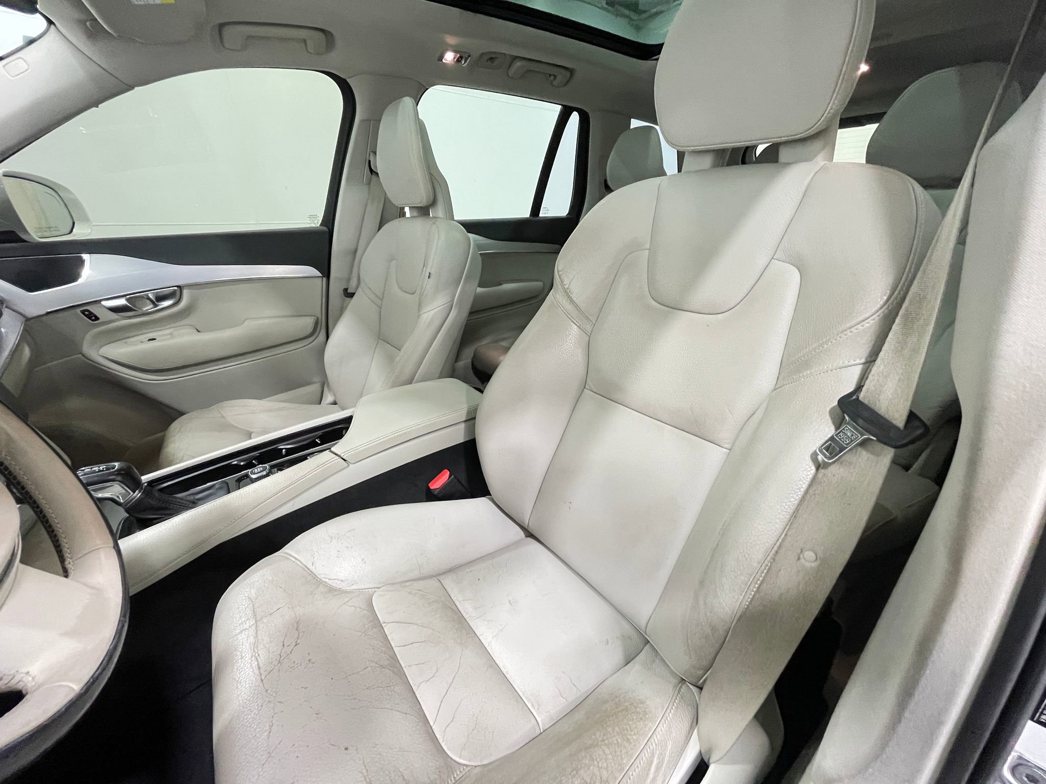 Used 2018 Volvo XC90 T5 Momentum w/ Convenience Package FWD image 14