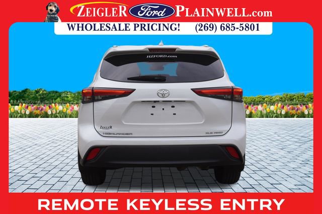 Used 2023 Toyota Highlander XLE image 4