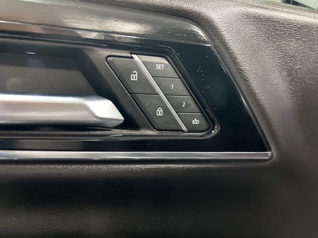 Used 2025 GMC Yukon XL Denali image 29