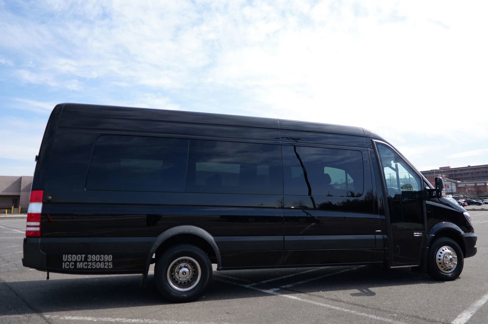 Used 2015 Mercedes-Benz Sprinter 3500 image 9