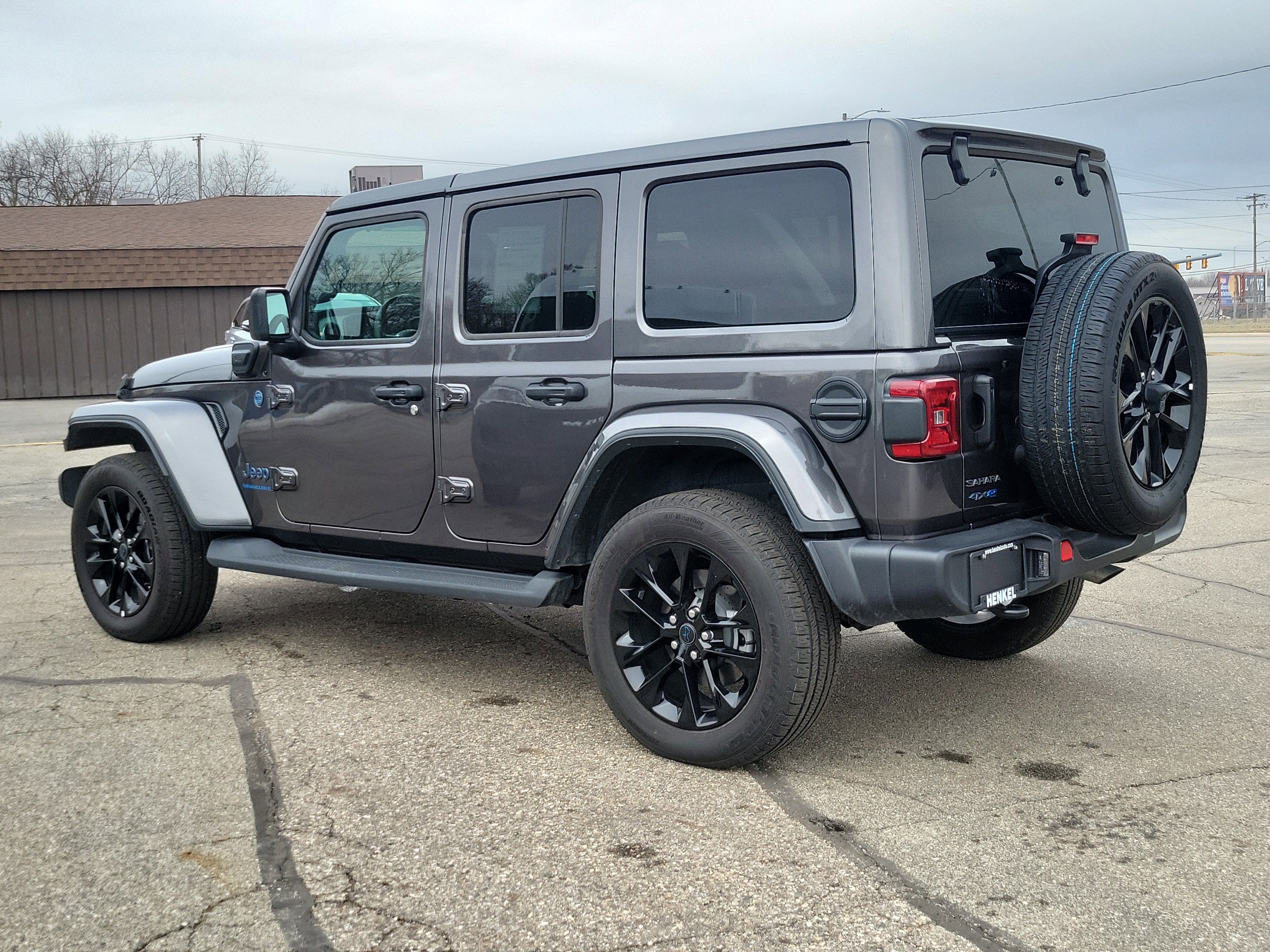 Used 2025 Jeep Wrangler Unlimited Sahara image 3