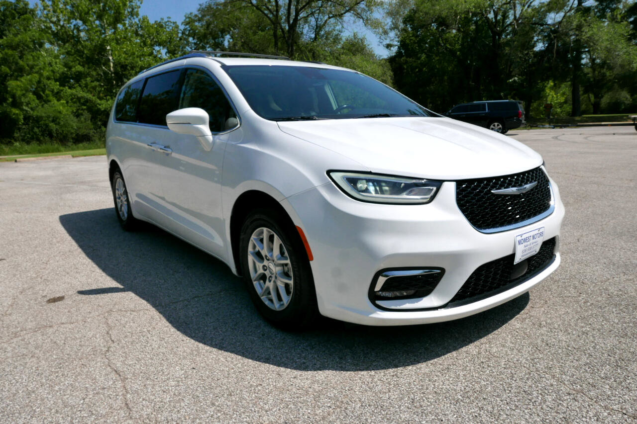 Used 2021 Chrysler Pacifica Touring-L image 4