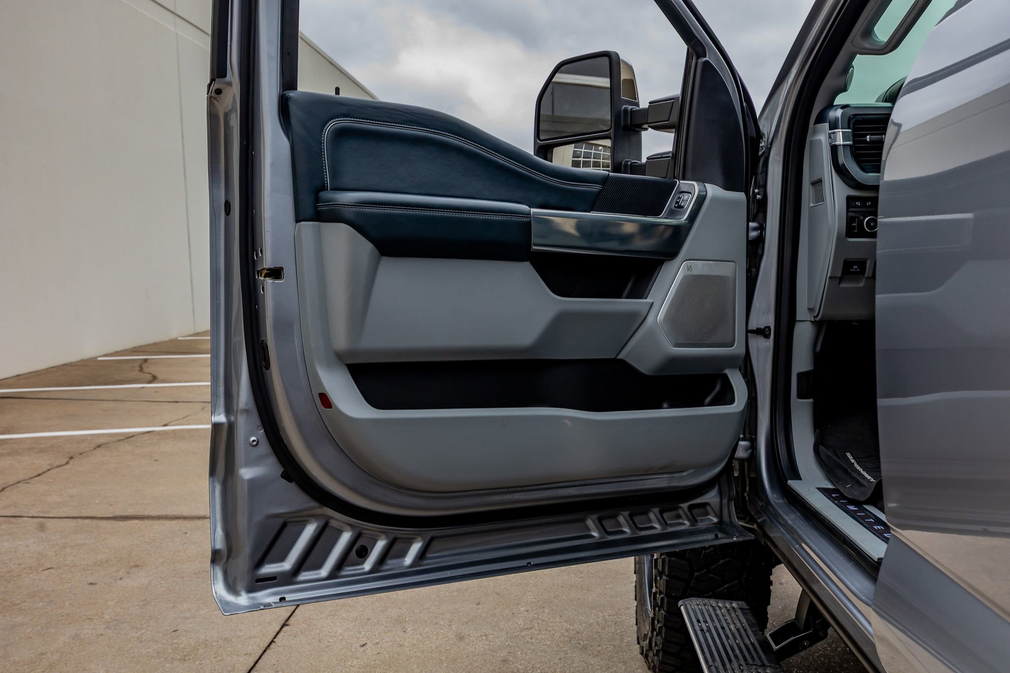 Used 2024 Ford F250 Limited w/ FX4 Off-Road Package AWD/4WD image 37