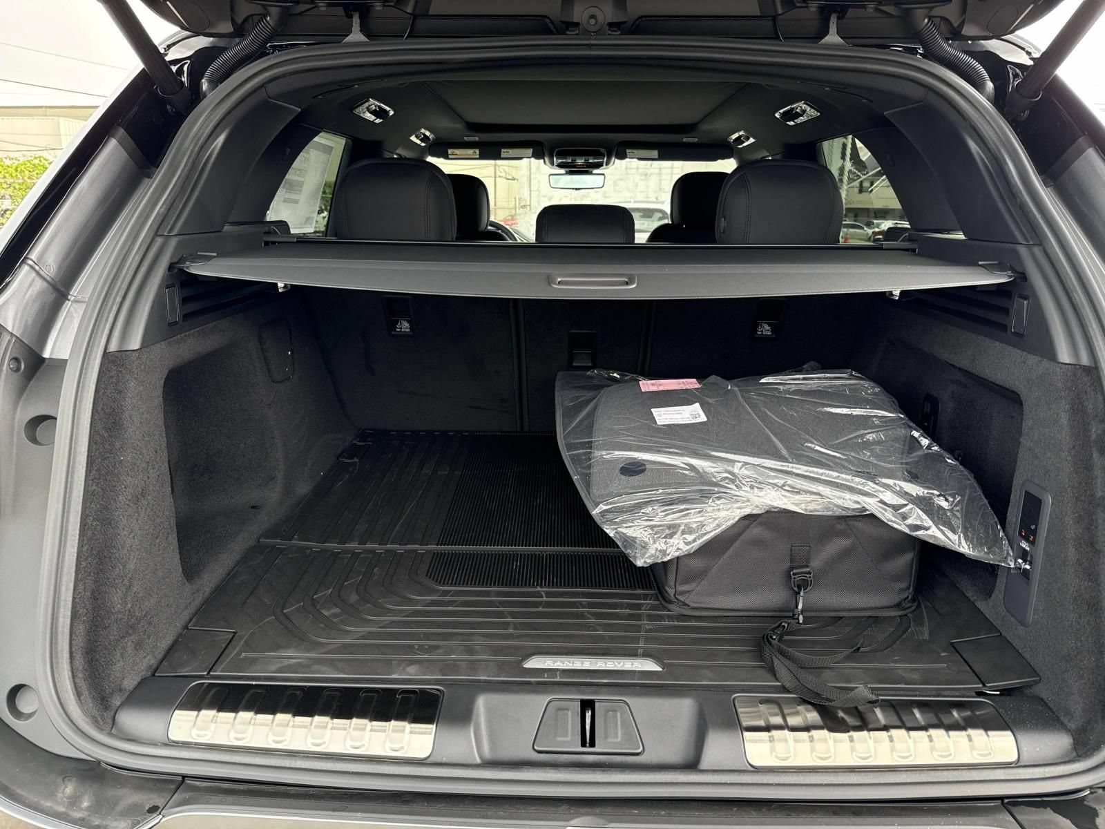 New 2025 Land Rover Range Rover Sport Dynamic SE AWD/4WD image 6