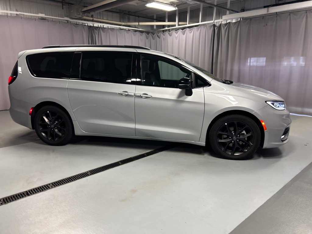 Used 2026 Chrysler Pacifica Select w/ S Appearance Package FWD image 8