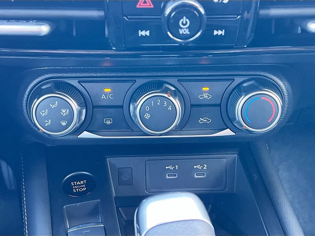 Used 2025 Nissan Kicks SV AWD/4WD image 16