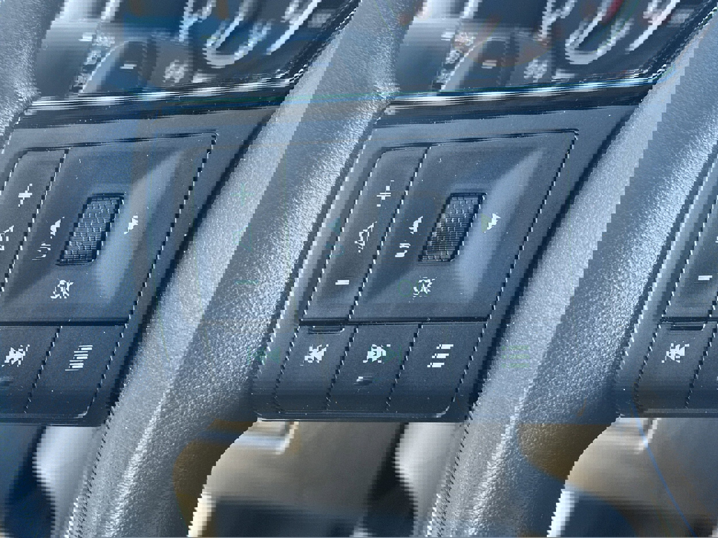 Used 2023 Nissan Rogue SV image 24