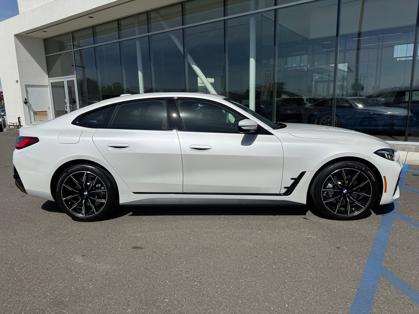 New 2026 BMW i4 xDrive40i w/ M Sport Package AWD/4WD image 8