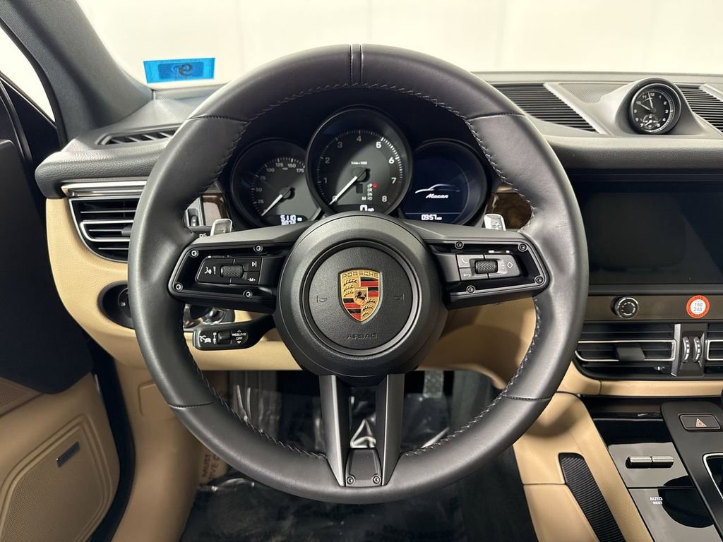 Certified 2025 Porsche Macan image 36