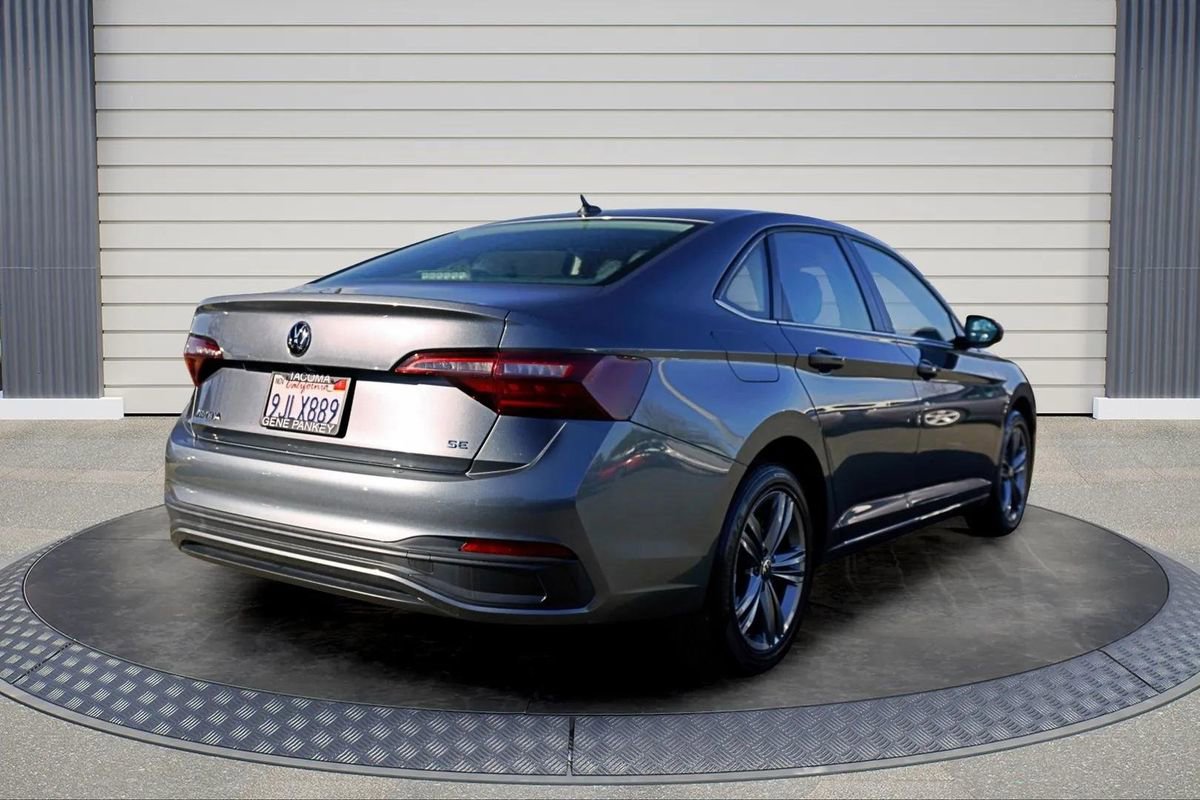 Used 2024 Volkswagen Jetta SE image 7