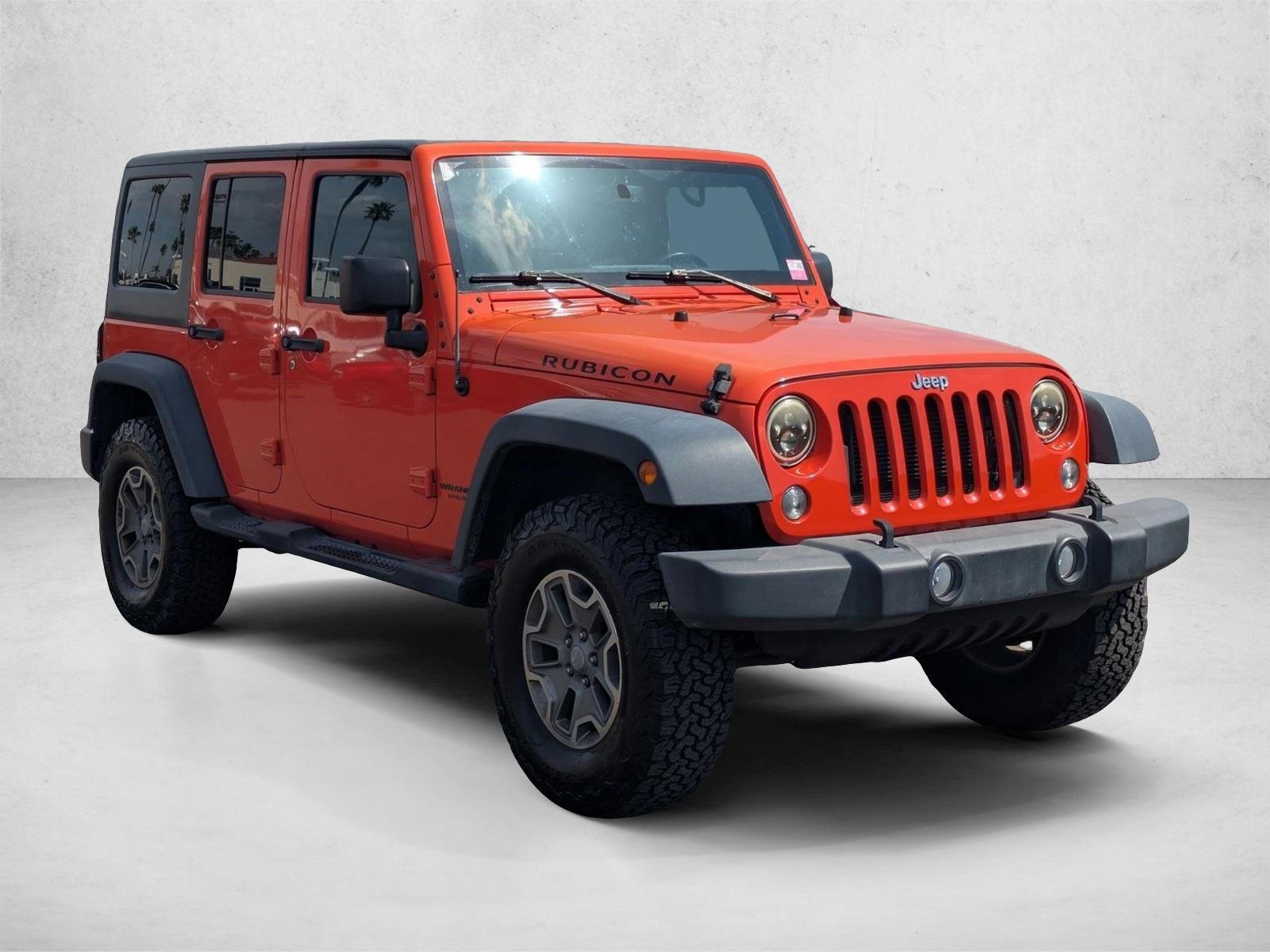 Used 2015 Jeep Wrangler Unlimited Rubicon w/ Connectivity Group AWD/4WD video 3