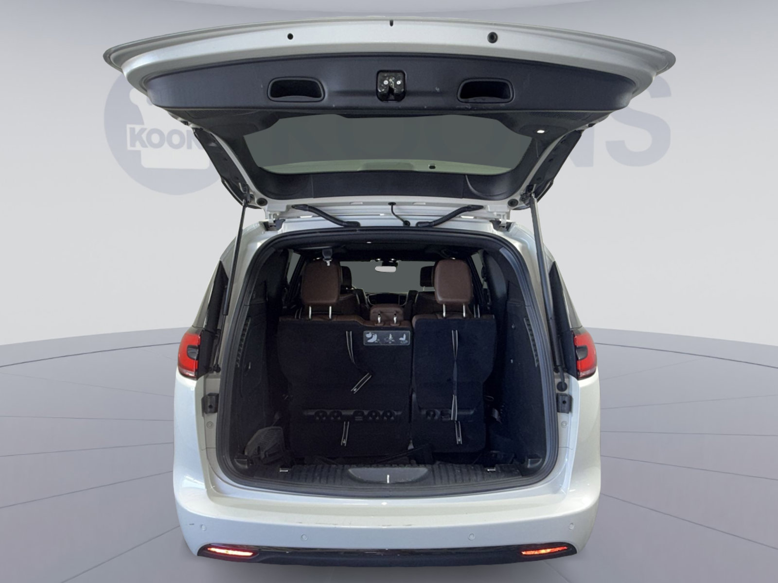 Used 2021 Chrysler Pacifica Limited w/ Uconnect Theater Family Group FWD image 27