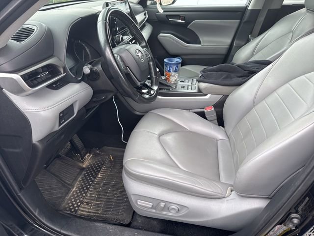Used 2021 Toyota Highlander XLE AWD/4WD image 8