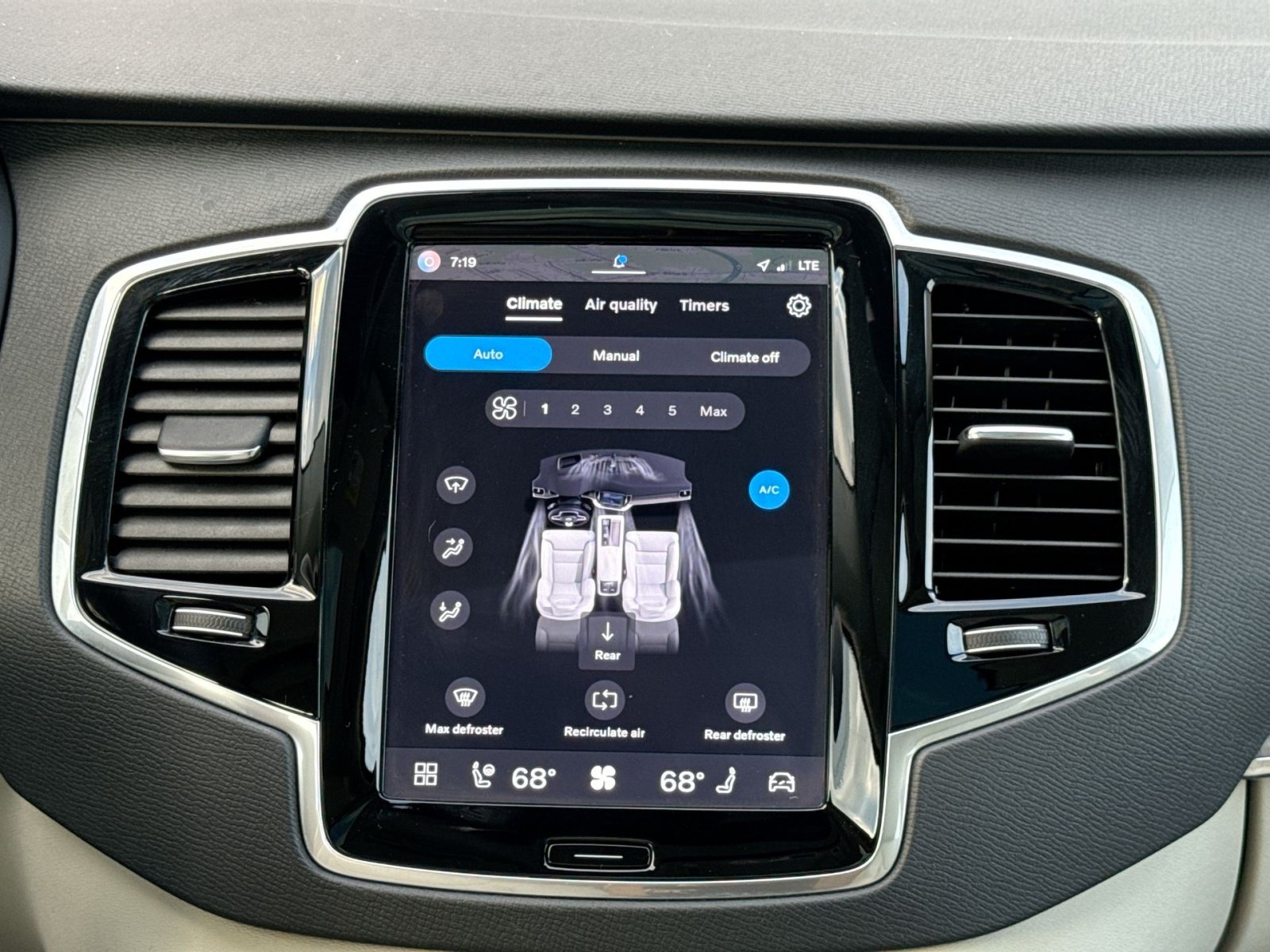 Certified 2023 Volvo XC90 T8 Plus w/ Protection Package Premier AWD/4WD image 21