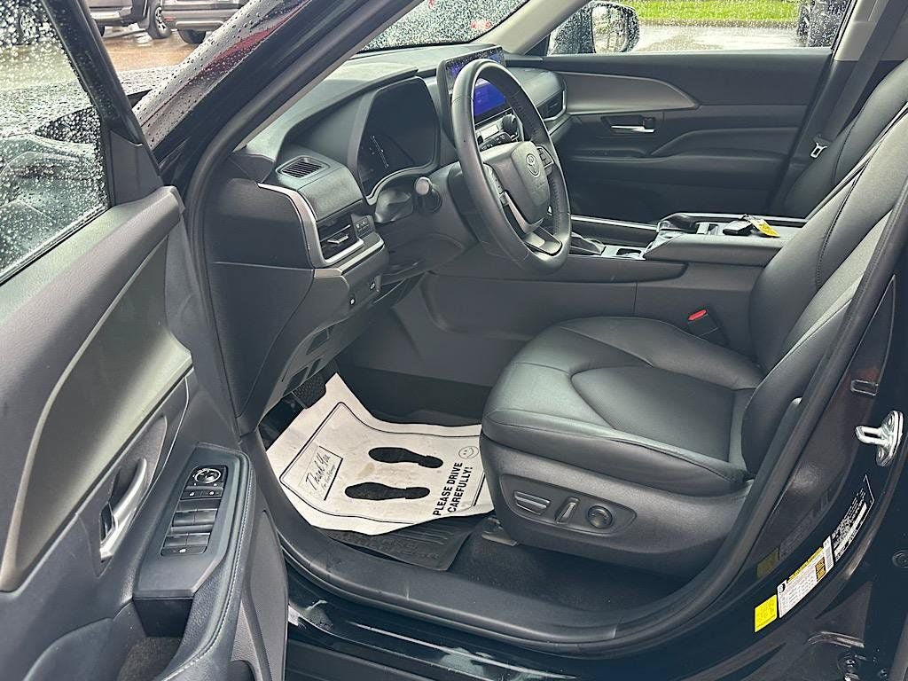 Certified 2024 Toyota Grand Highlander AWD image 10