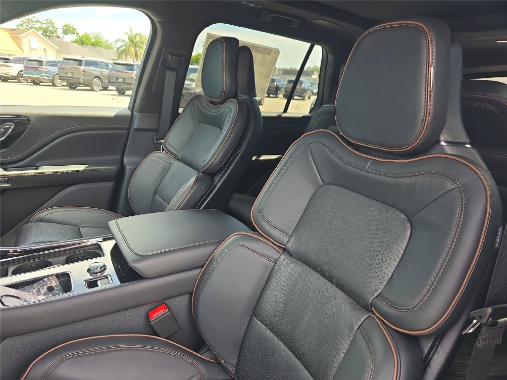 New 2026 Lincoln Aviator Black Label w/ Black Label Special Edition AWD/4WD image 15