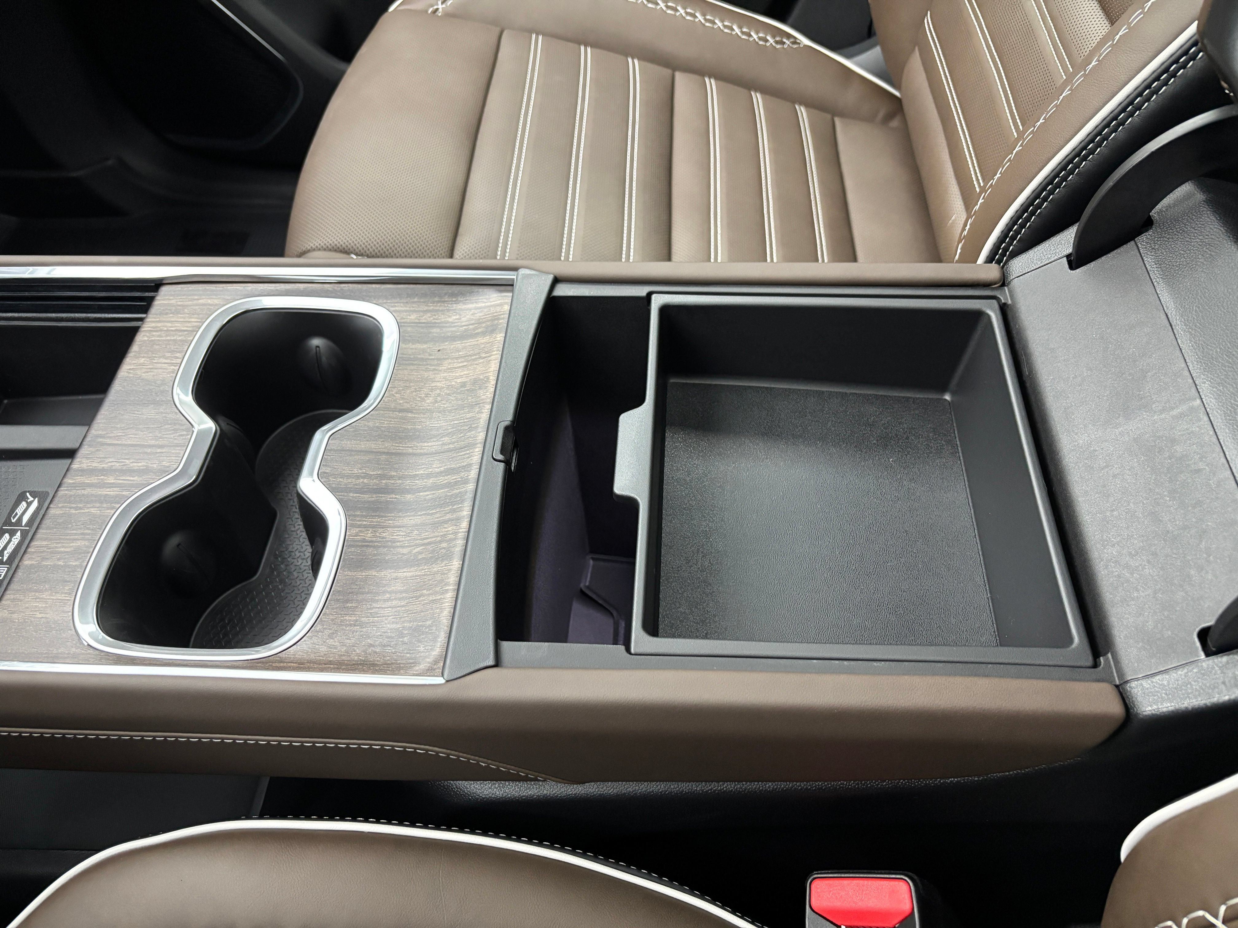 New 2026 GMC Acadia Denali Ultimate w/ LPO, Floor Liner Package AWD/4WD image 36