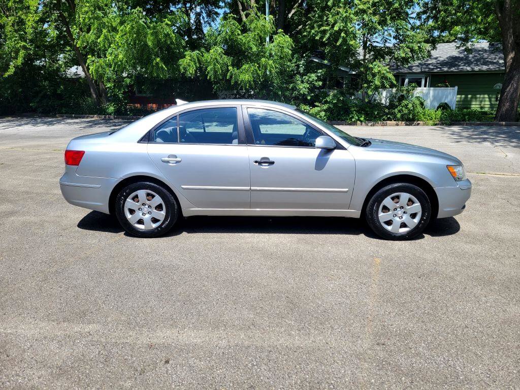 Used 2010 Hyundai Sonata GLS image 2