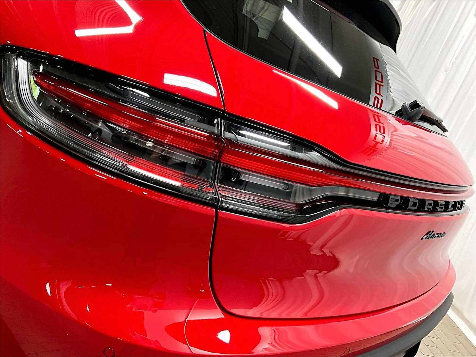 Used 2025 Porsche Macan image 34