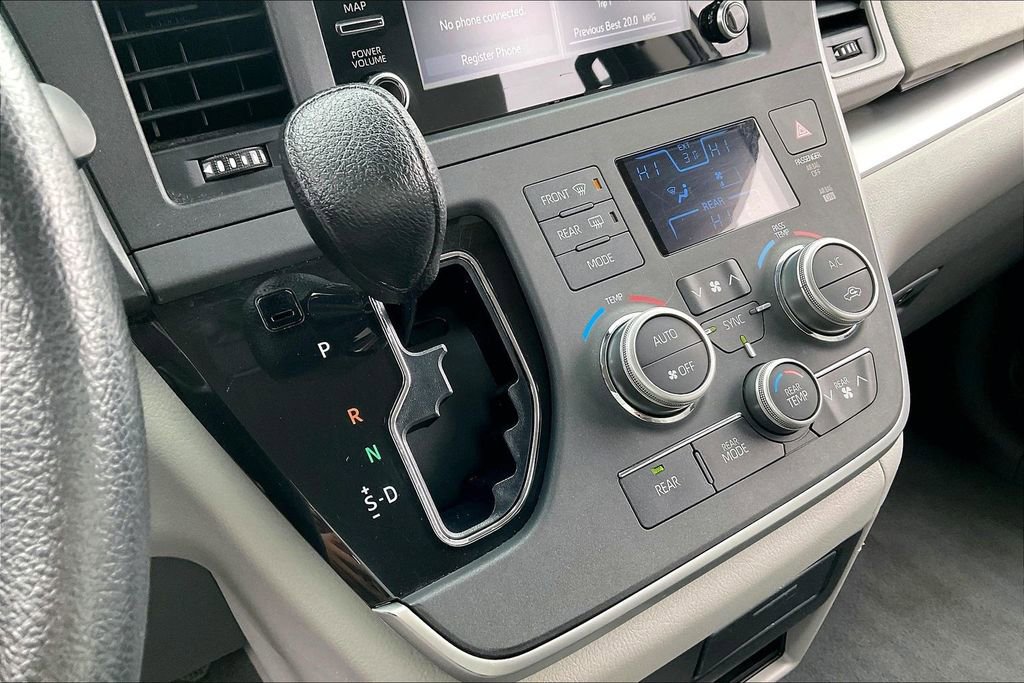 Used 2020 Toyota Sienna L image 18