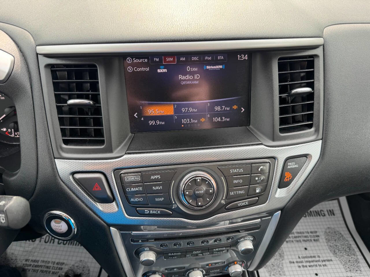 Used 2018 Nissan Pathfinder SL image 19