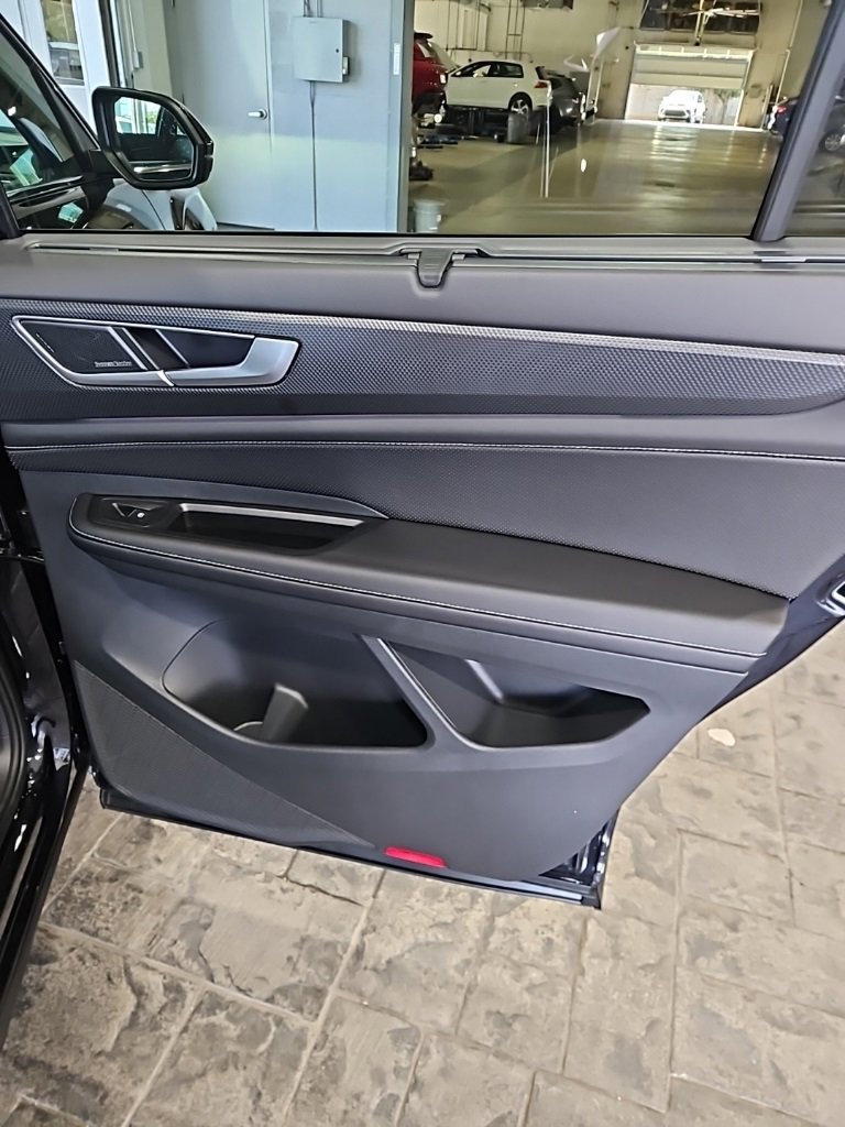 New 2026 Volkswagen Atlas Cross Sport SEL Premium R-Line image 15