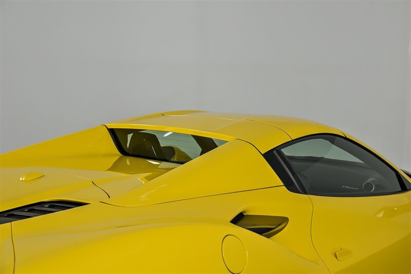 Used 2021 Ferrari F8 Tributo RWD image 17