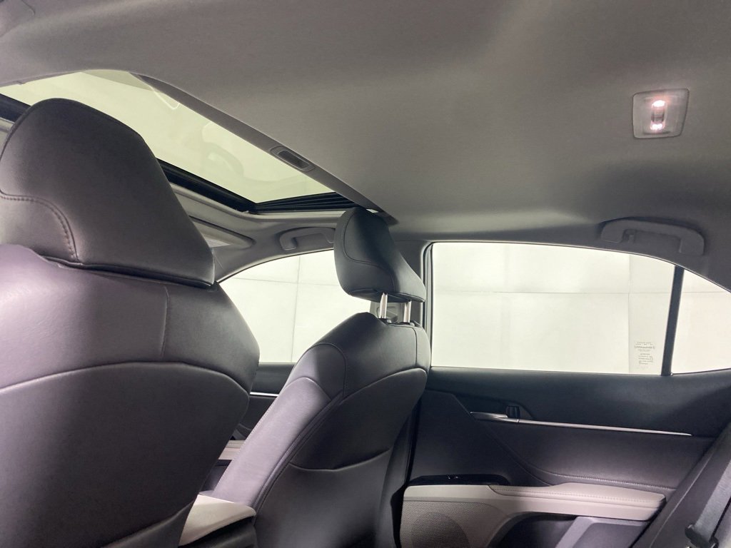 Used 2018 Toyota Camry XLE image 14