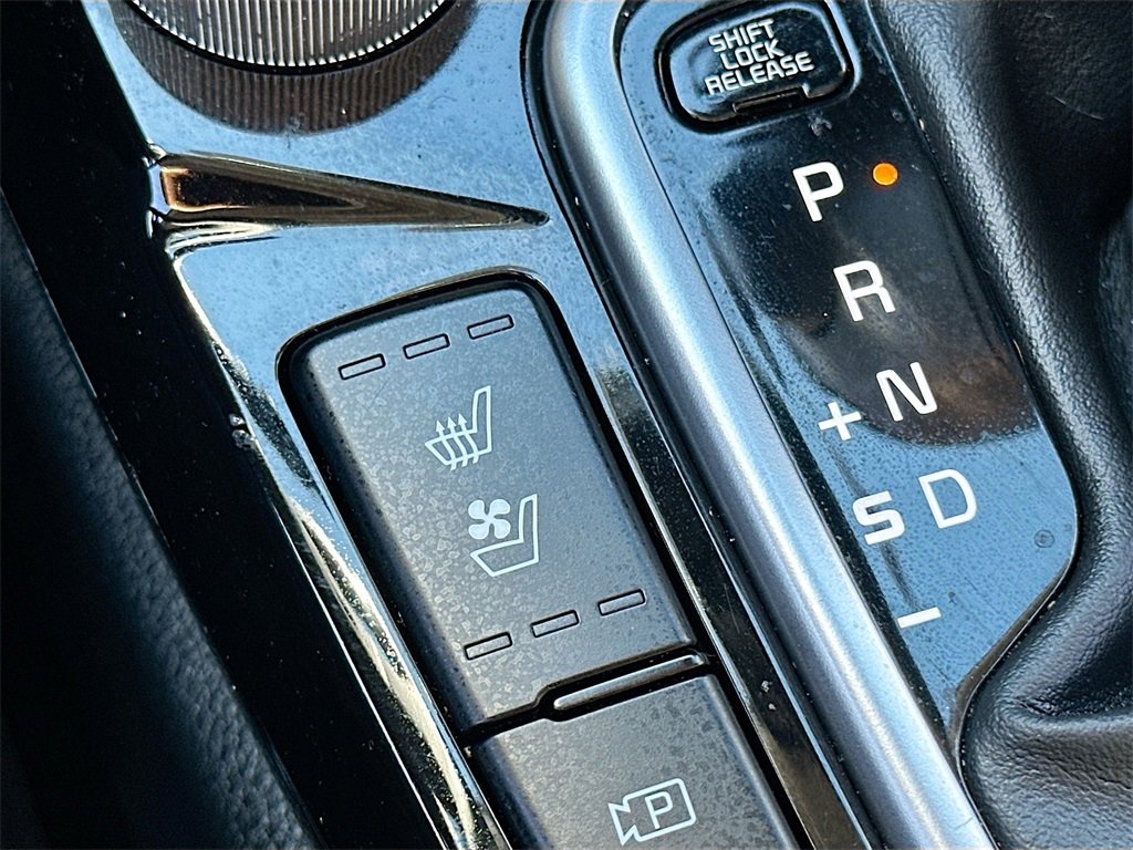 Certified 2025 Kia Seltos SX w/ SX Sunroof Package image 21